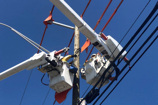 Grattan Line in RI with NGRID to restore power to thousands